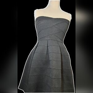 9/10 Elegant Textured Strapless Dress